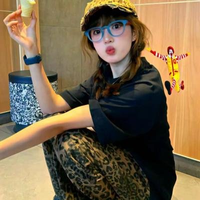 小姐嬉春海报